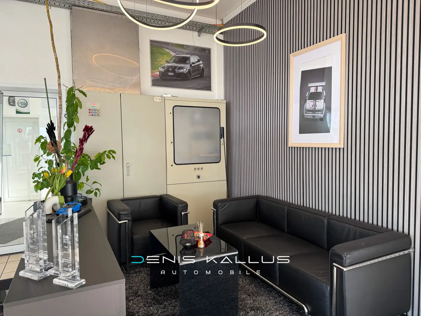 Kundenlounge mit Ledersofas